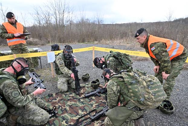 FOTO Vojnici Gardijske oklopno-mehanizirane brigade natjecali se u Garešnici: Evo kako je bilo