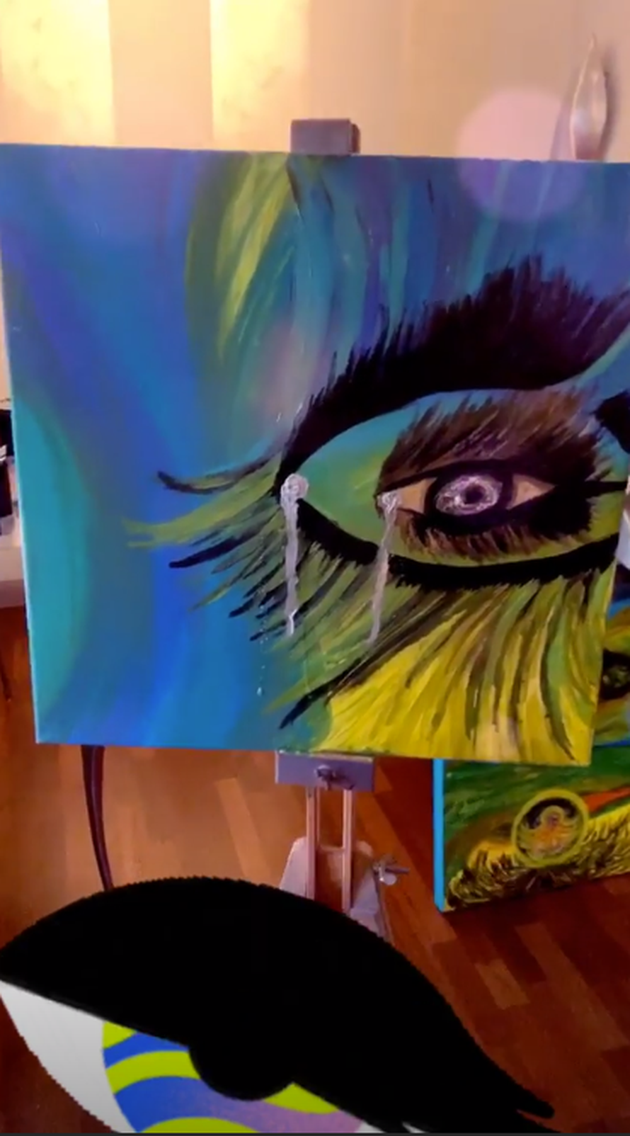 Nina Morić kao gola slikarica predstavlja svoju prvu izložbu