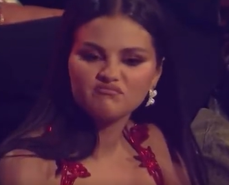 Selena Gomez bila je zgrožena zbog nominacije Chrisa Browna, njezina reakcija postala je hit