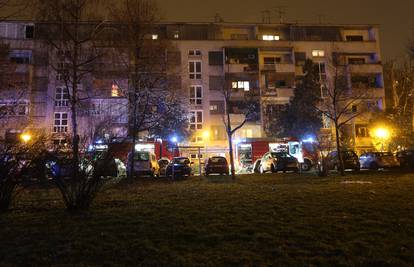 Hrabri policajac iznio staricu s petog kata zgrade u plamenu