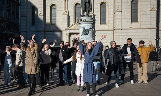 VIDEO Pogledajte kako su mladi polaznici ZKM-a izveli 'flash mob' pred brojnim građanima