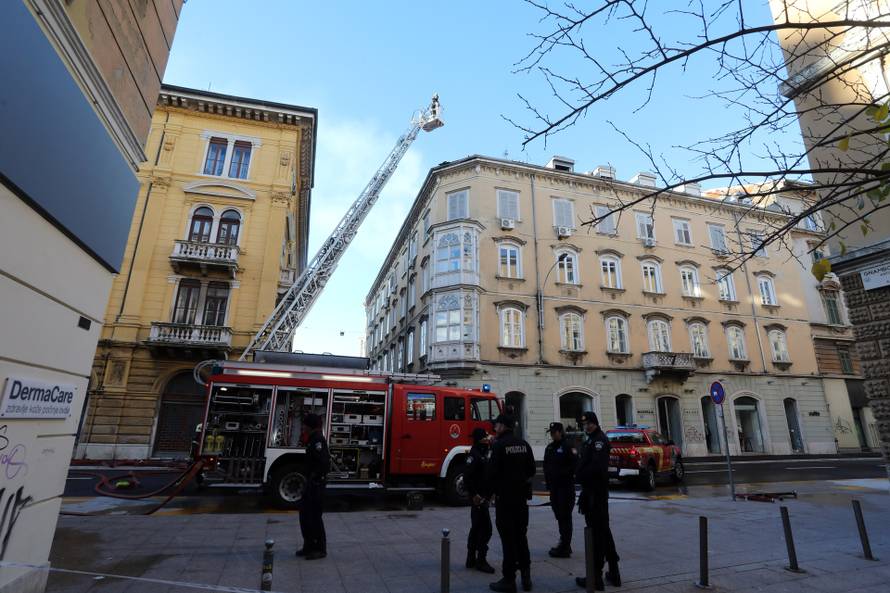 Rijeka: Požar nekoliko stanova u zgradu u Zanonovoj ulici
