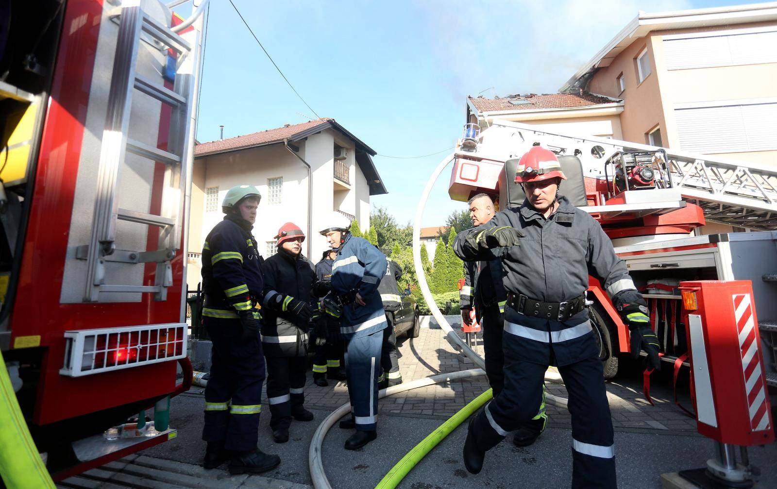 Velika Gorica: U stambenoj kuÄi izbio poÅ¾ar, na intervenciji ozlijeÄeno dvoje vatrogasaca