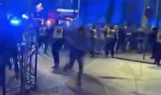 VIDEO Kaos u Malm&ouml;u nakon utakmice Hrvatske: Delije su pretukle &ccaron;ovjeka i razbje&zcaron;ale se