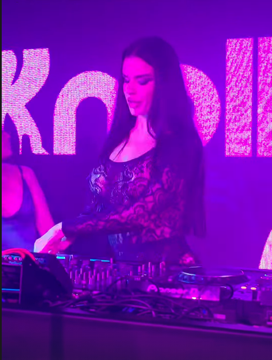 FOTO Ivana Knoll otkrila kako se provodi u Miamiju: U seksi odjeći jedva obuzdala obline