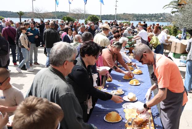 Šibenik: Podjela hrane na uskršnji ponedjeljak