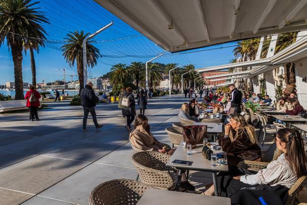 Sunčano jutro na Rivi u Splitu