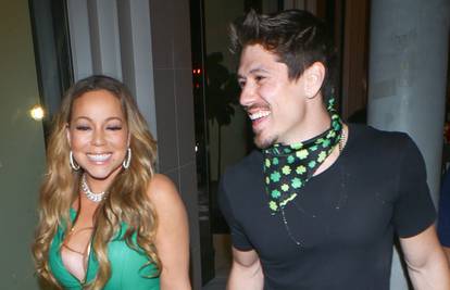 Nije baš sve na njoj bilo zeleno: Mariah Carey pokazala gaćice