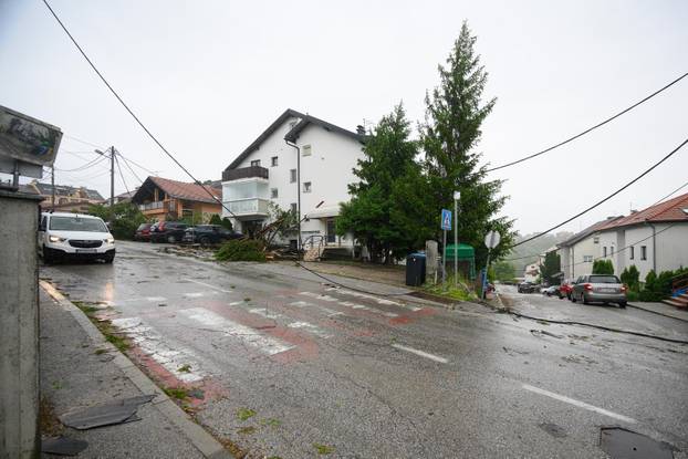 Zagreb: Nevrijeme rušilo stabla i vodove u naselju Mikulići