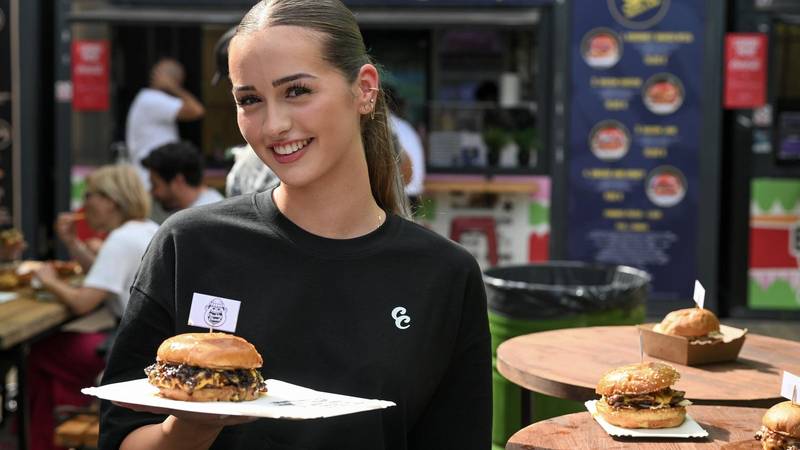 FOTO Burgeri s pistacijom, rakovima... Pogledajte što se sve jede na 11. Burger festivalu