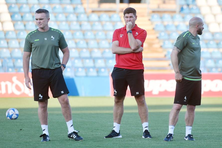 Stevan Gerrard trener Al Ettifaqa na zagrijavanju uoči prijateljske utakmice sa NK Varaždin 