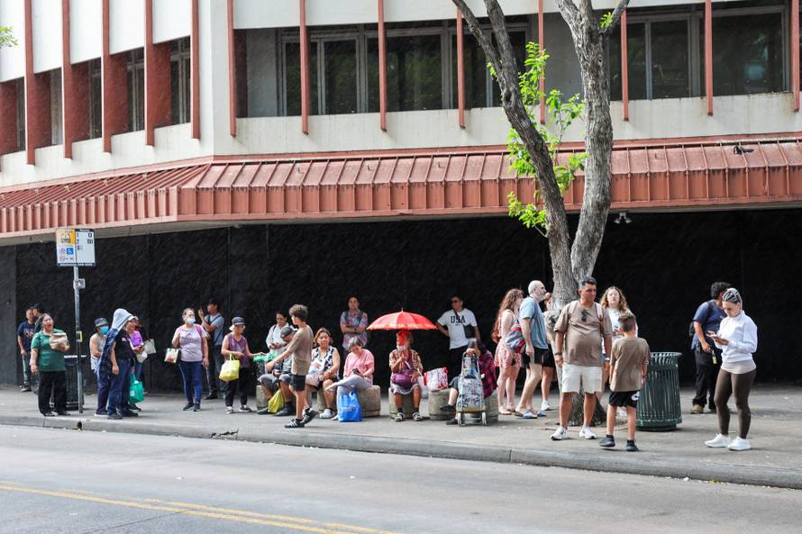 Authorities warn residents of the possibility of destructive tsunami waves in Honolulu