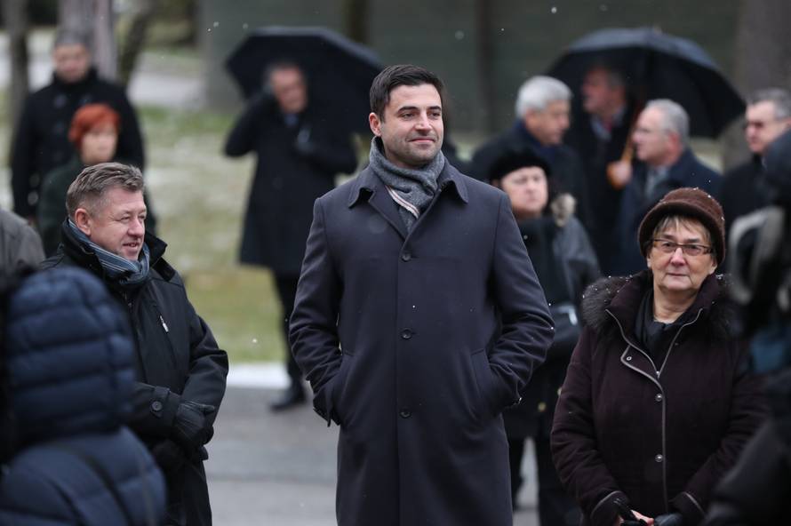 Oproštaj od oca uz tamburaše: Marko je jedva susprezao suze