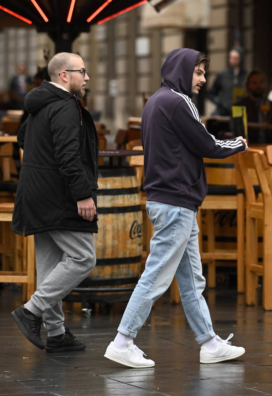 Zagreb: Filip Glavaš prošetao je gradom u društvu prijatelja