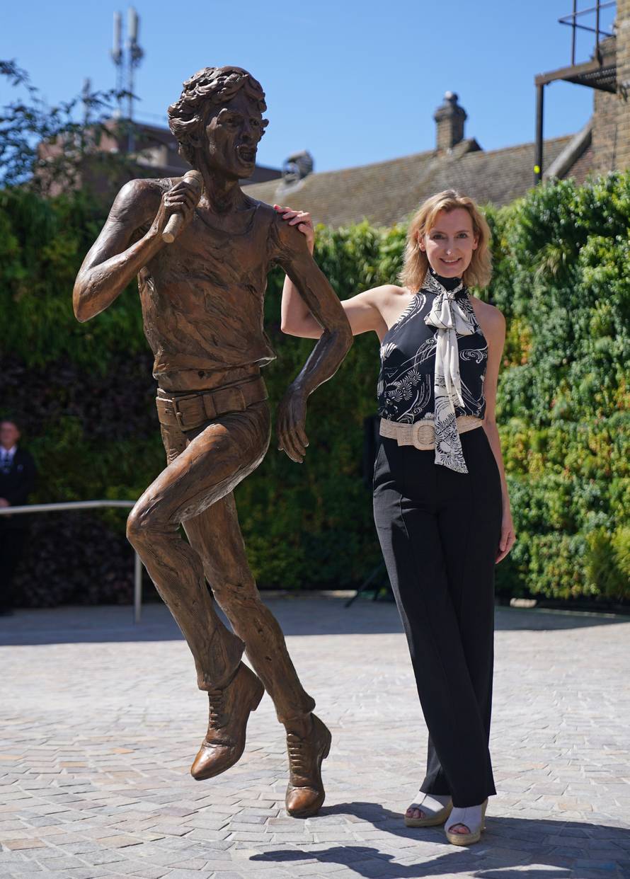 U Essexu otkriven kip Micka Jaggera i Keitha Richardsa