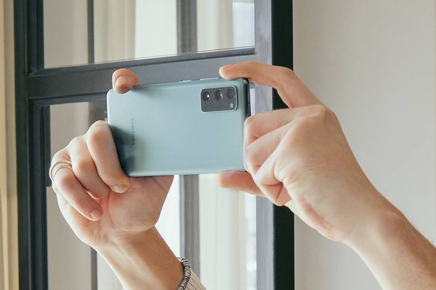 Samsungovo šarenilo: Isprobali smo Galaxy S20 u FE izdanju