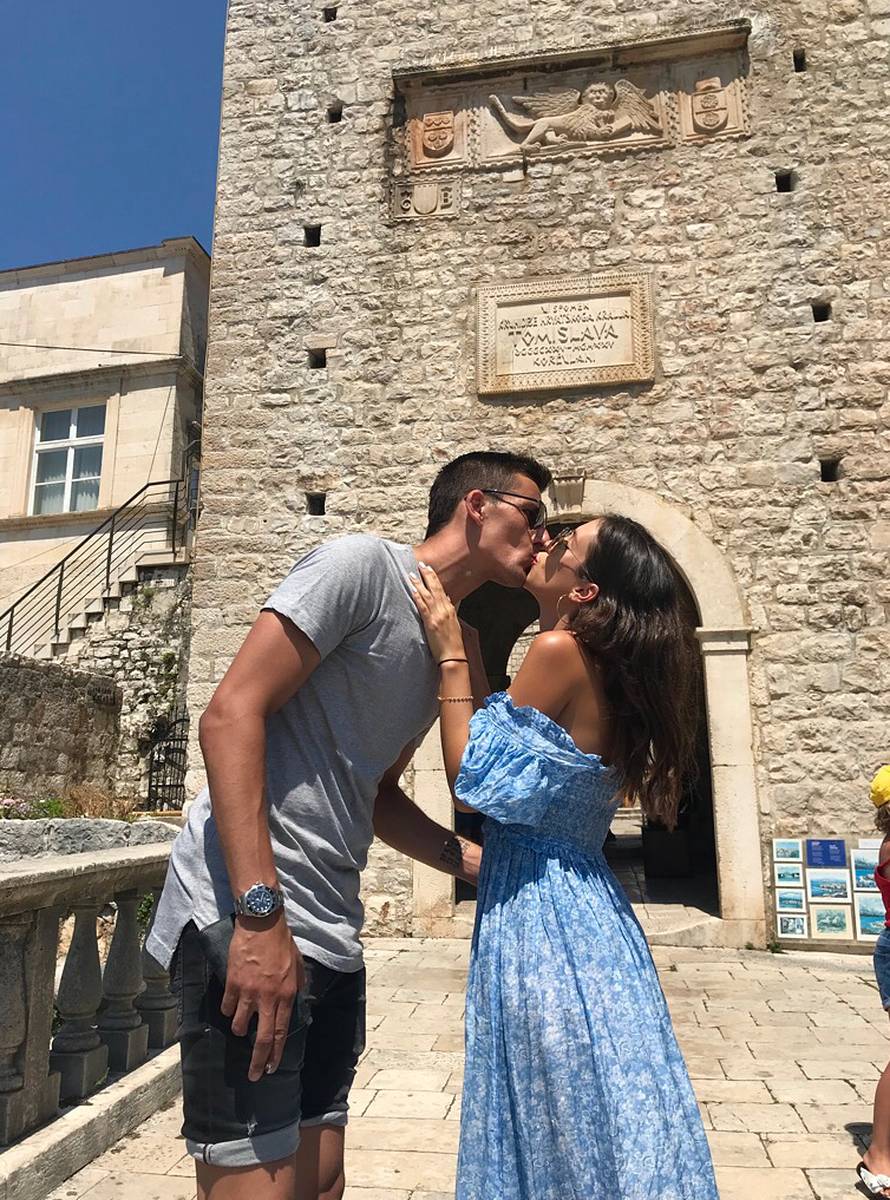 WAGS-ice s domaćih terena: Igrače s tribina bodre bivše misice i ljubavi iz srednjih škola