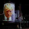 Nove provokacije: Na dvorcu Windsor projicirali fotografije pedofila Epsteina i Trumpa