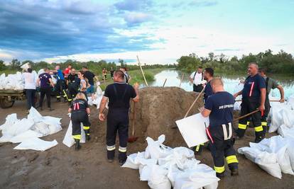 Novosel: 'Vodostaj Save kod Rugvice u laganom opadanju, tijekom noći je bio i 950 cm'