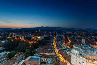 Pogled na grad Zagreb u sumrak