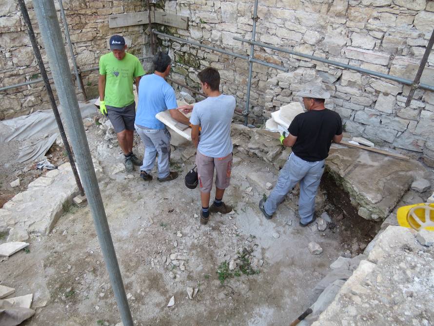 FOTO Krađa u Puli! Iz skladišta muzeja nestao neprocjenjivi rimski mozaik star 2000 godina