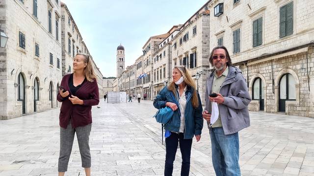 Amanda, Bill i Sandy turisti su u Dubrovniku. I ne mogu kući