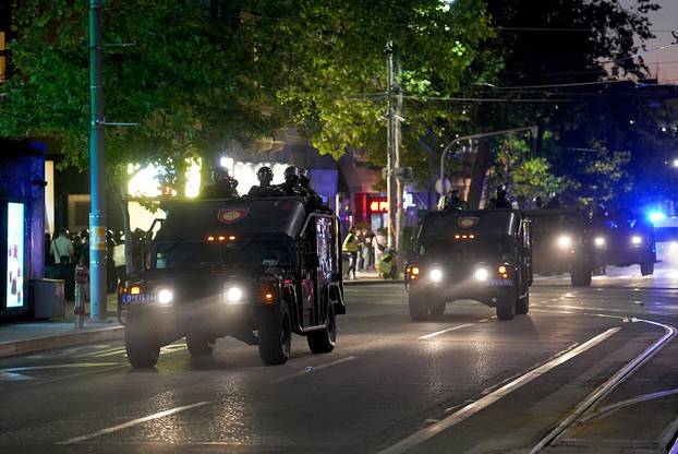 Neredi u Beogradu, sukobili se prosvjednici i policija