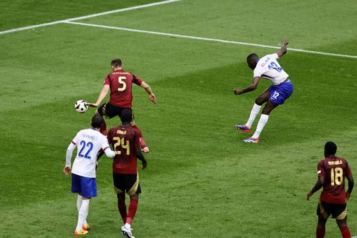 Francuska - Belgija 1-0: Autogol odveo Francuze u četvrtfinale, Belgija pala na samom kraju