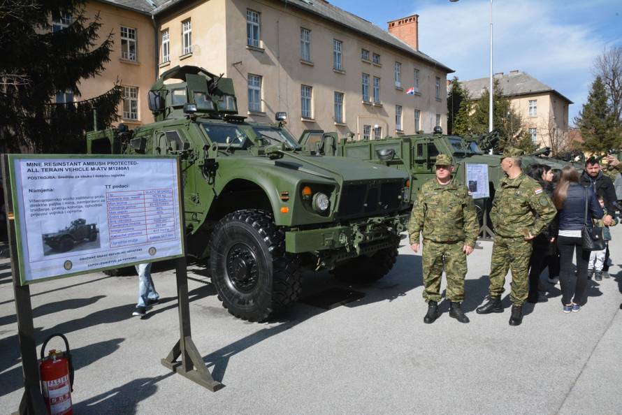 Kolinda dobrovoljcima: 'Vi ste nasljednici hrvatskih branitelja'
