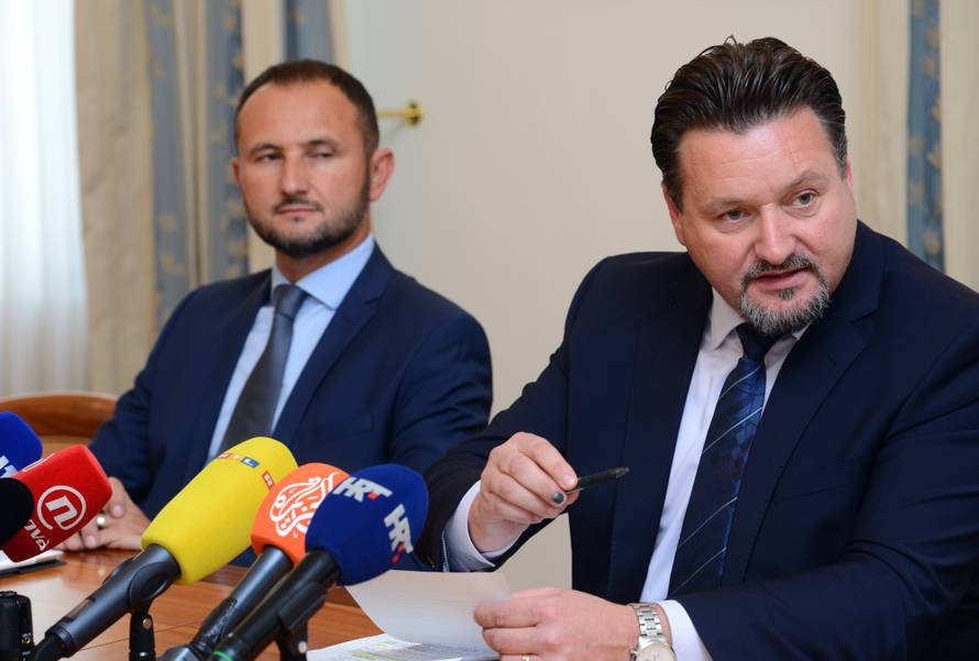 'Bilo je potpisa djece, mrtvih, stranaca, izmišljenih OIB-a...'