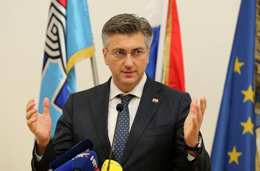 Andrej Plenković zajedno s timom "Odvažno za Hrvatsku" posjetio Knin i druzio se sa stranačkim kolegama