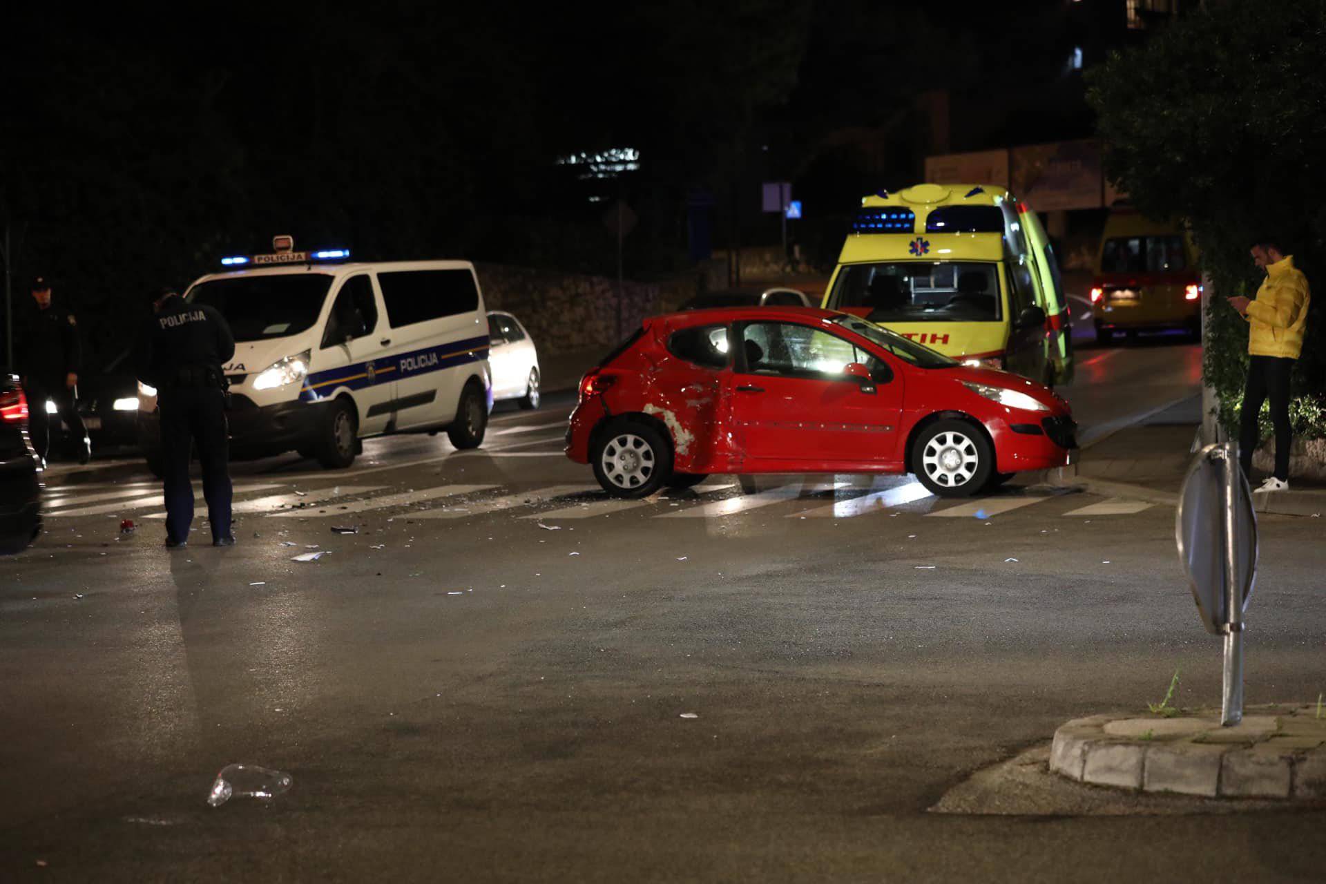Teška nesreća u Dubrovniku: Auto je naletio na motocikl