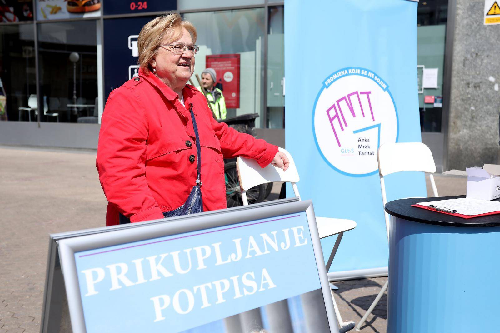 Zagreb: Anka Mrak Taritaš prikuplja potpise za kandidaturu na lokalnim izborima