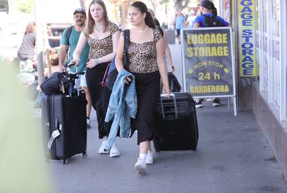 FOTO Split preplavili partijaneri, s koferima idu po narukvice za Ultru: 'Tu je čovjek na čovjeku!'