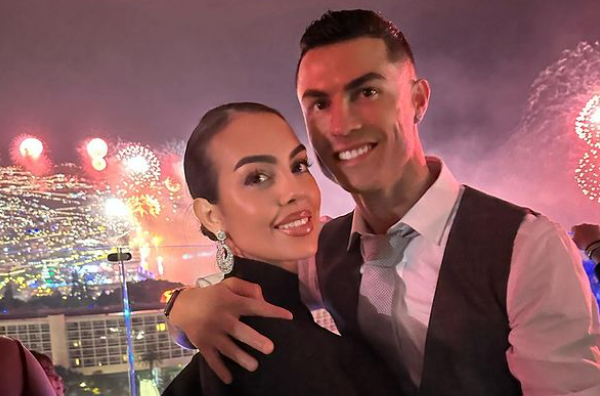 Vrući odmor popularnog para u Abu Dhabiju: Georgina i njen Ronaldo uživali sami na plaži