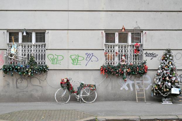 24SATA Zagreb: Stan ukrašen blagdanskim dekoracijama