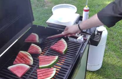 Pogledajte kako lubenicu peći na roštilju i oduševiti društvo