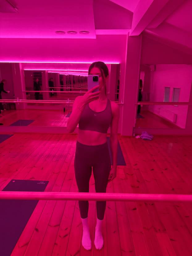 FOTO S 31 godinom oprostila se od tenisa, a zbog obrijane glave izgubila je vrijedno sponzorstvo