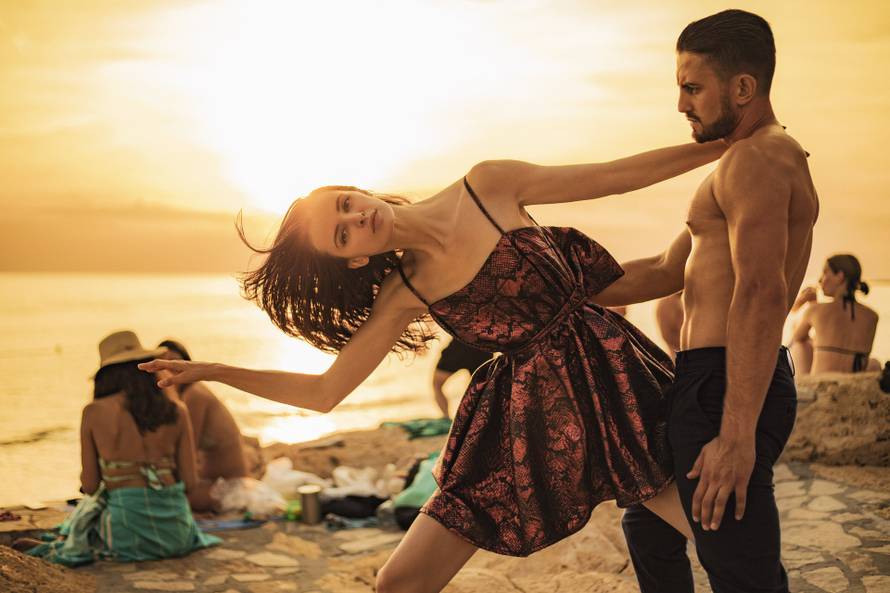 Najnovija kolekcija dizajnerice Jasmine Arnautović snimljena je pred zalazak sunca u Rovinju