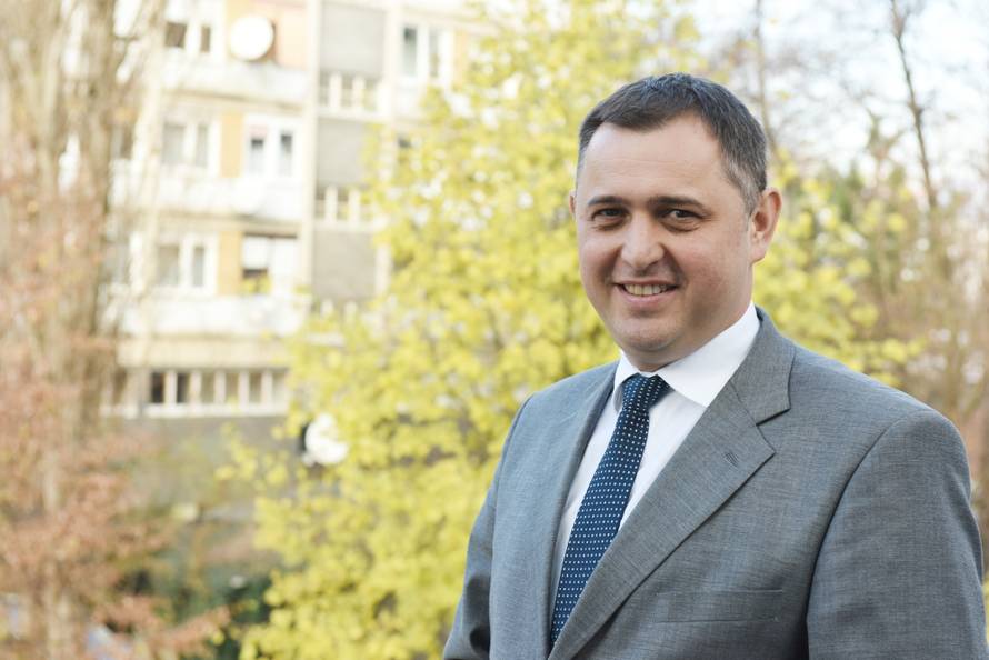 Državni nepotizam: Moja kuma je ipak najbolja za direktoricu!