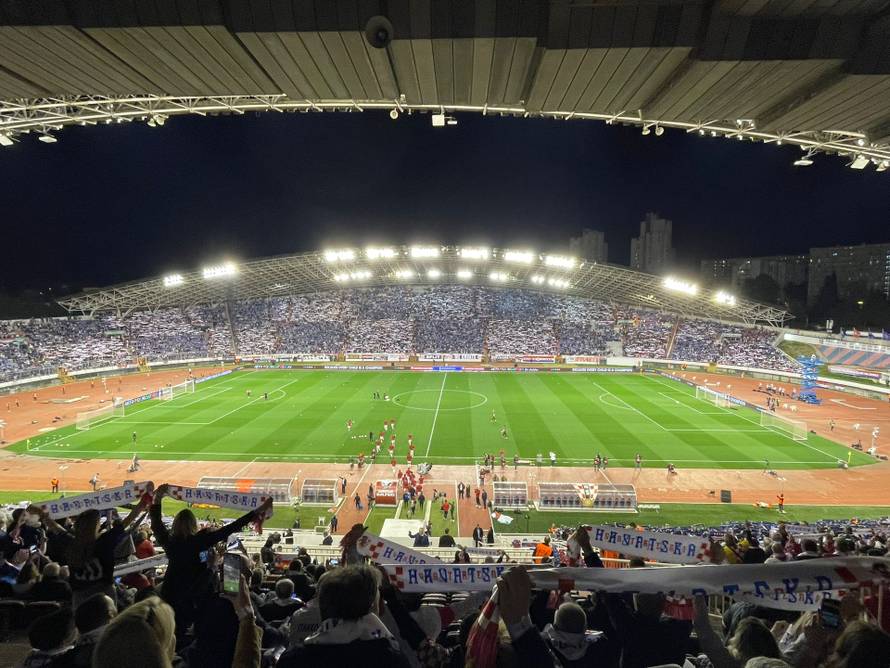 Torcida se vratila na utakmice reprezentacije! Jedina nije digla šalove, ali je povela pjesmu...