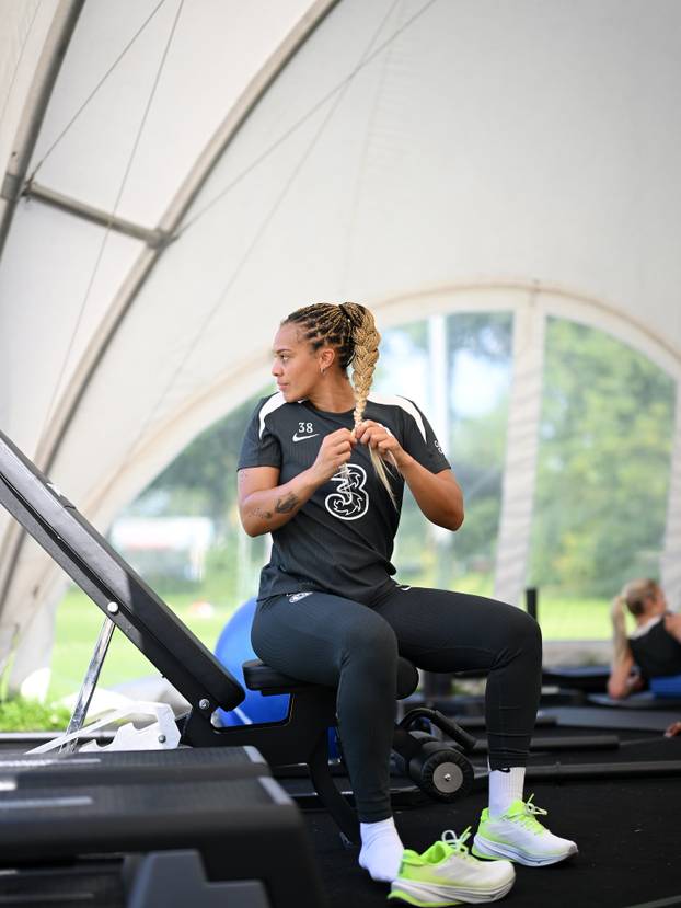 FOTO Golmanica Chelseaja zaludila navijače, zbog nje su morali zabraniti komentare...