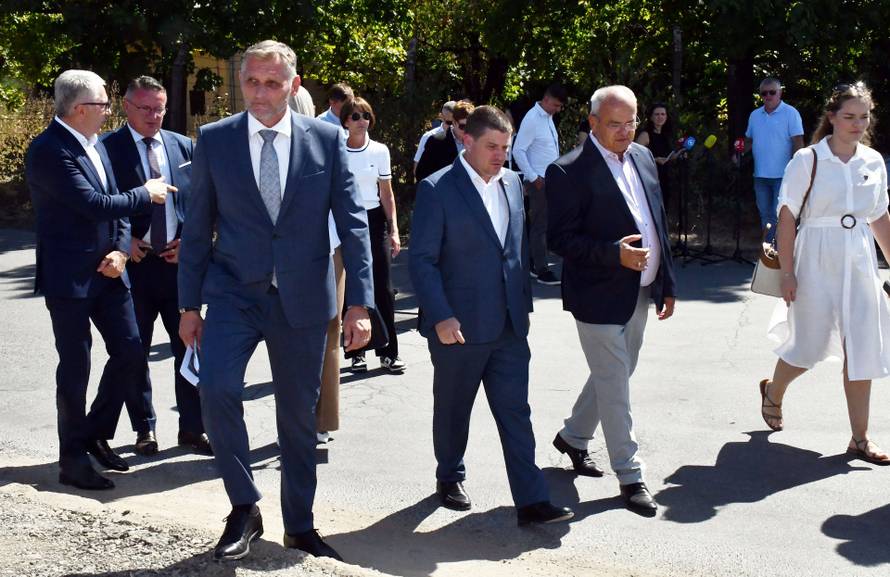 Slavonski Brod: Ministar Butkovi​ć na ​početku radova izgradnje ​​spojne ceste prema holdingu ​Đur​o ​Đ​aković
