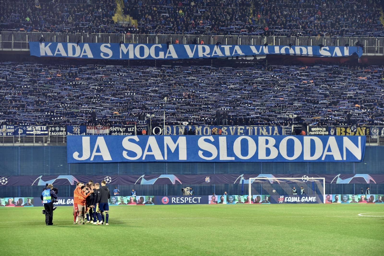 Atmosfera na maksimirskom stadionu na utakmici Lige prvaka između Dinama i Šahtara