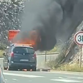 VIDEO Gu&zcaron;ve na autocestama: Na A7 se zapalio auto, promet je zbog o&ccaron;evida u prekidu...