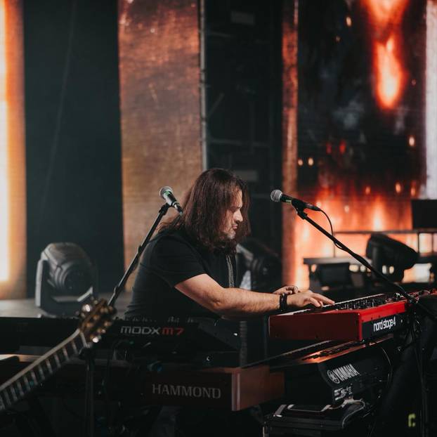 FOTO Drugi Thompsonov nastup u Poreču: Pogledajte kakva je atmosfera na koncertu u Istri