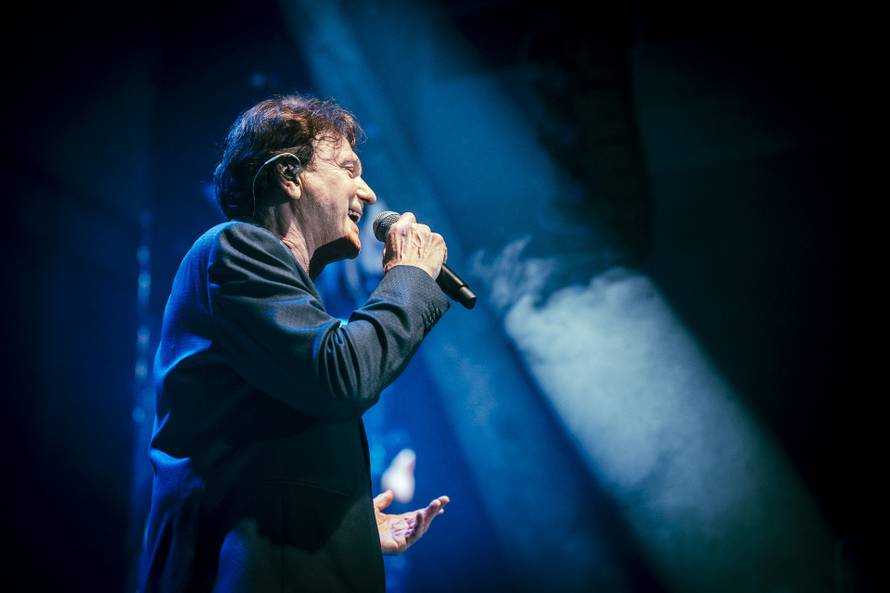 Mjesec dana poslije eksplozije na Dedinju, Čolić najavio veliki koncert u Slavonskom Brodu