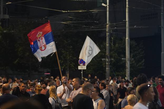 Beograd: Prosvjed pod geslom "Nismo mi vreće za udaranje", nakon sto je policija je sinoć upotrijebila prekomjernu silu nad građanima