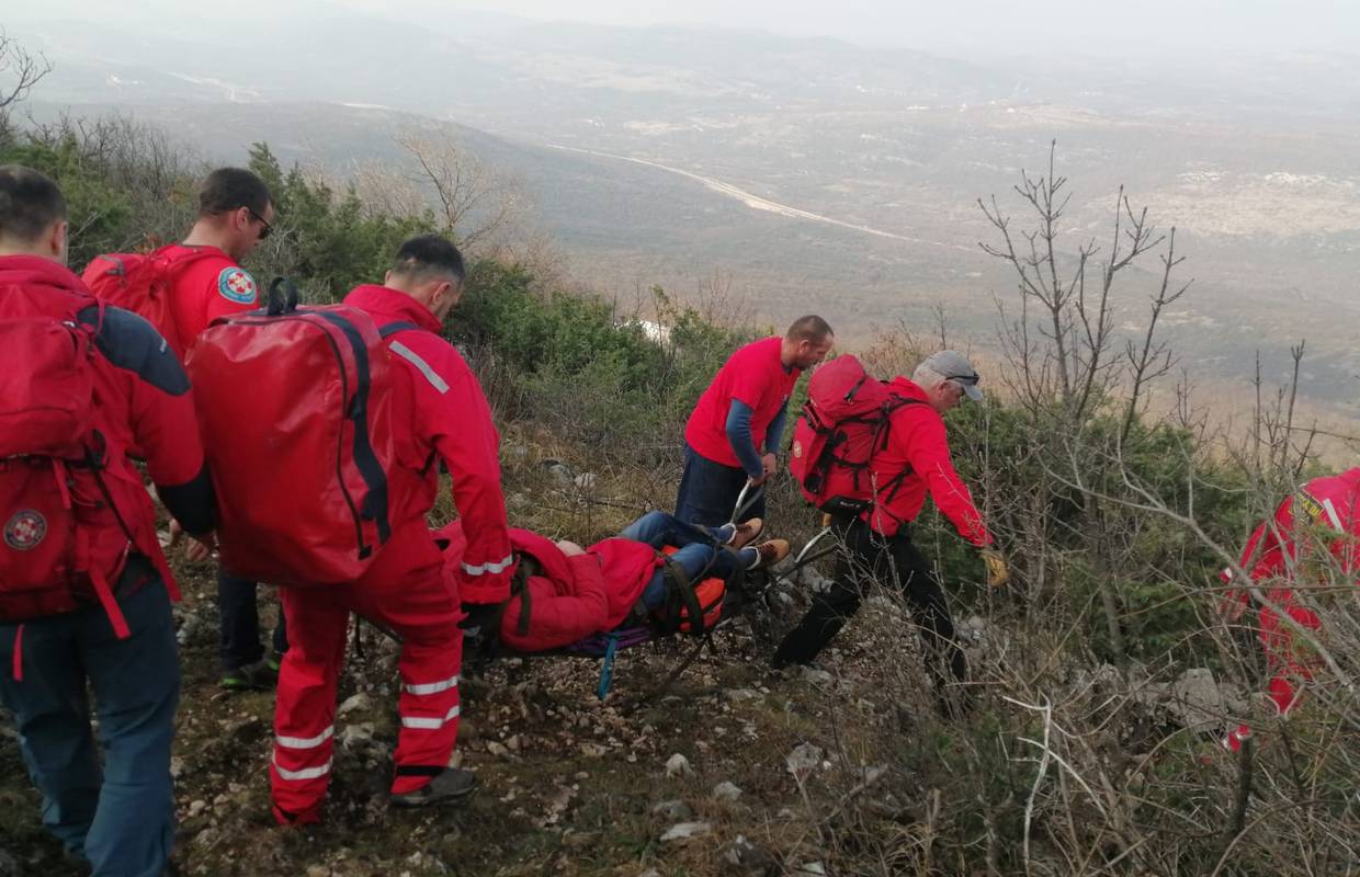 HGSS spasio planinara: Bez iskustva i opreme skliznuo na Dinari, pomogao je i helikopter