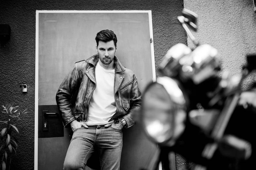 Zagreb: Maneken Dean Pelić